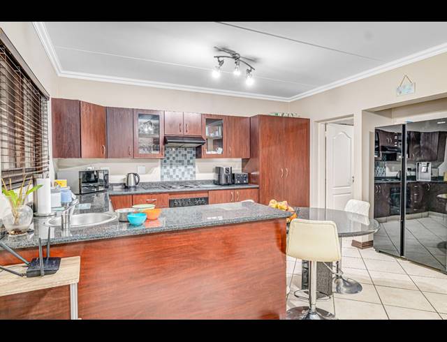 3 BEDROOM CLUSTER FOR SALE IN GLENVISTA